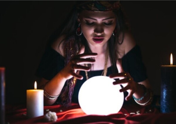 Профсоюзы СОЦПРОФ выступают за исключение астрологов и медиумов из ОКВЭД: борьба за чистоту рынка труда