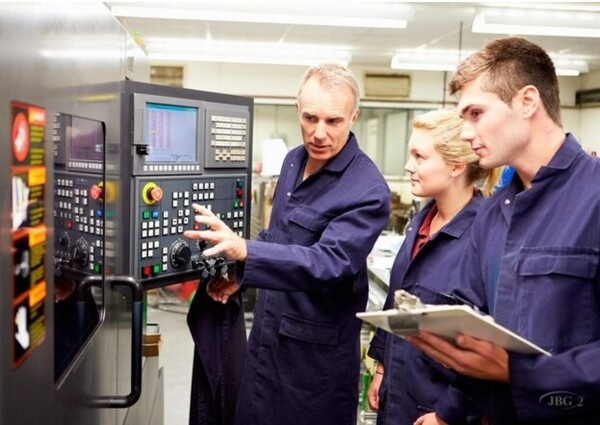 44% россиян нуждаются в наставнике: Минтруд опубликовал результаты опроса, а профсоюзы СОЦПРОФ требуют системного развития института наставничества