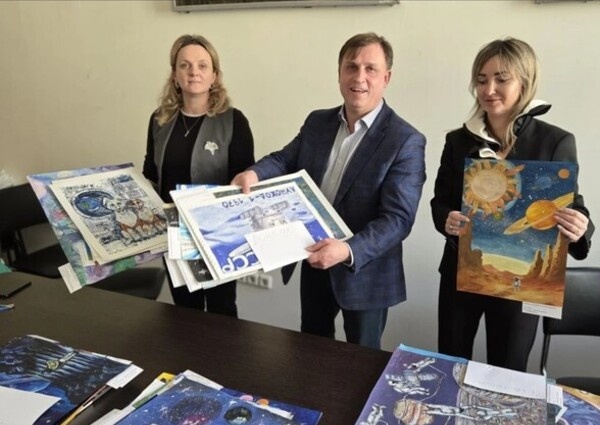 Профсоюзы СОЦПРОФ: детские работы о космосе из ЛНР, ДНР, Крыма и новых территорий переданы в Академию Штиглица